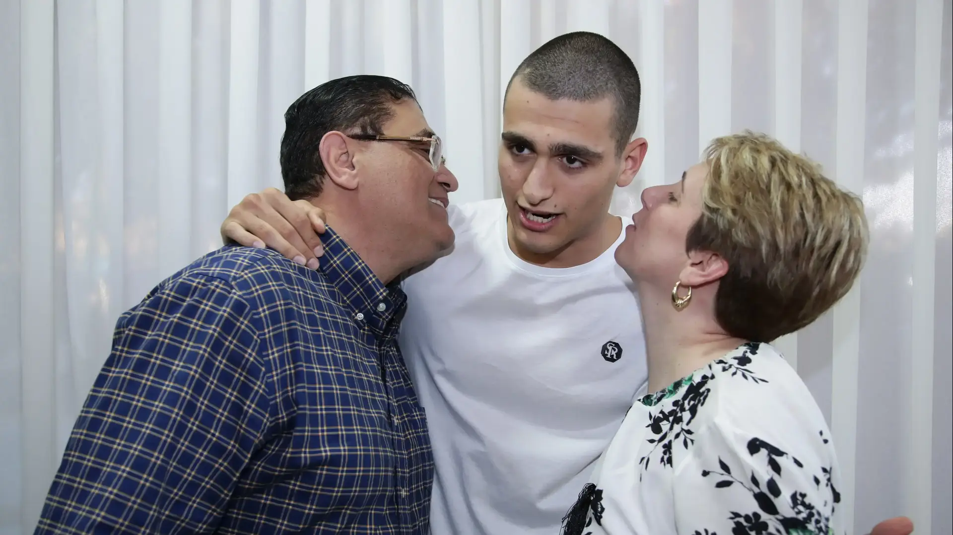 שחקן הפועל תל אביב ים מדר עם הוריו