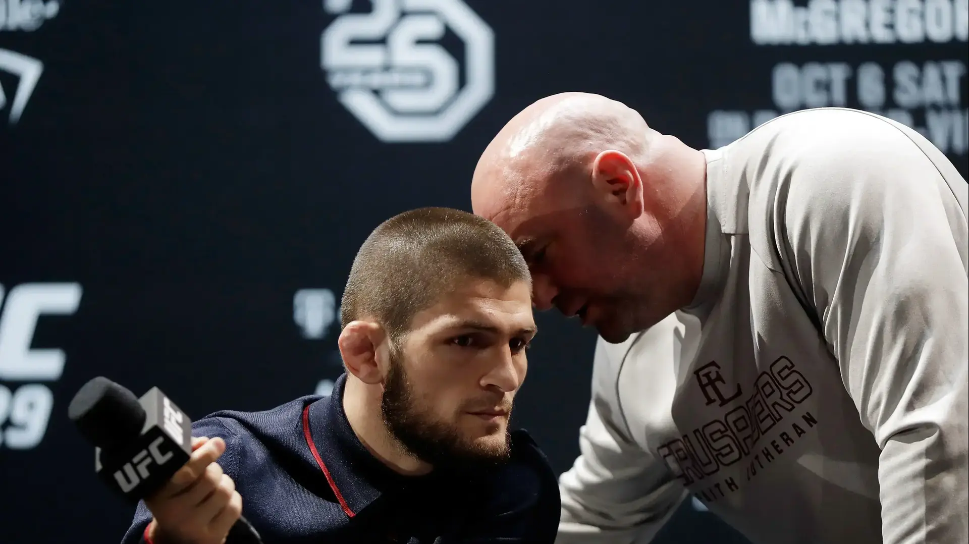 חביב נורמגומדוב עם קומישינר ה-UFC דיינה וייט חביב נורמגומדוב עם קומישינר ה-UFC דיינה וייט