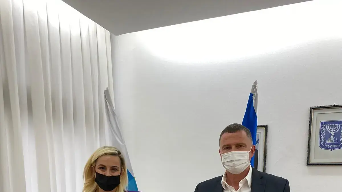 שר הבריאות יולי אדלשטיין עם סטלה ויינשטיין