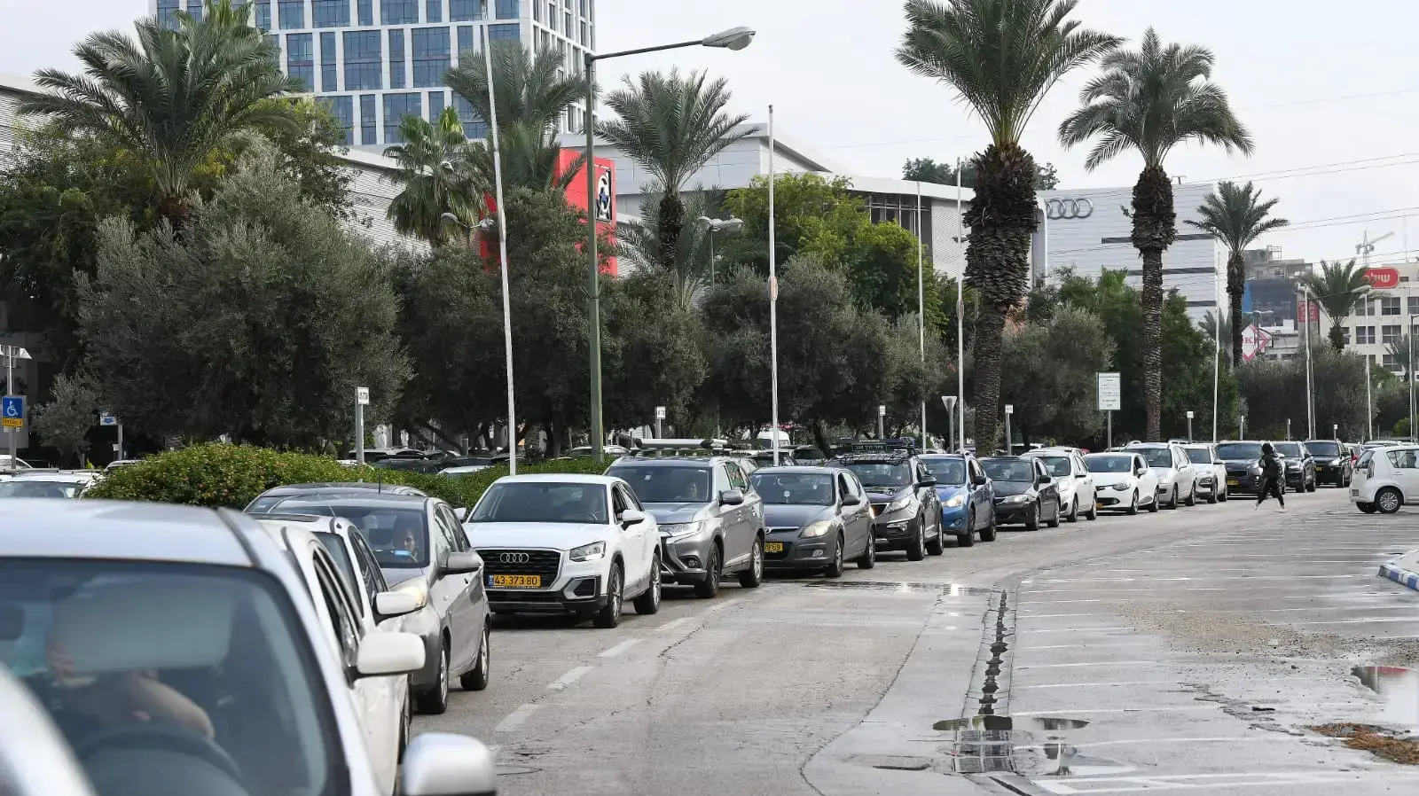 עומסים בסמוך למתחם היבדק וסע ברמת גן 16 בדצמבר 2020