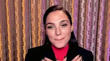 גל גדות מתרגשת ממסר של מעריצה בריטית חולה