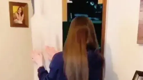 כניסה לחדר סודי דרך ארון ספרים