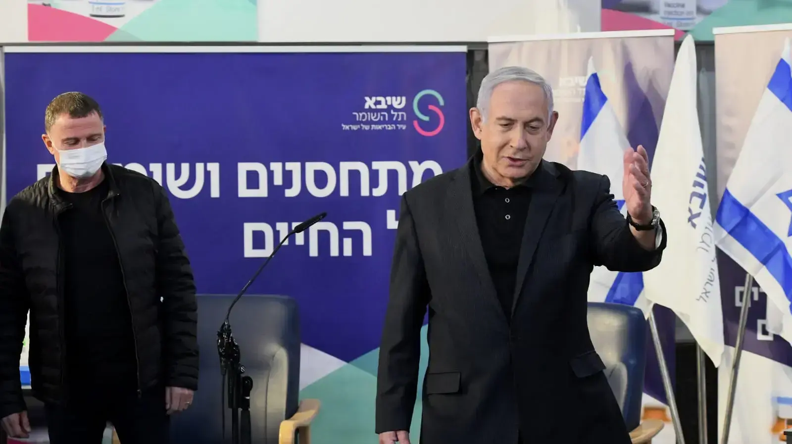 ראש הממשלה בנימין נתניהו מתחסן נגד נגיף הקורונה מרכז הרפואי ״שיבא״ תל השומר לקראת מבצע החיסונים ״תן כתף״, 19 בדצמבר 2020