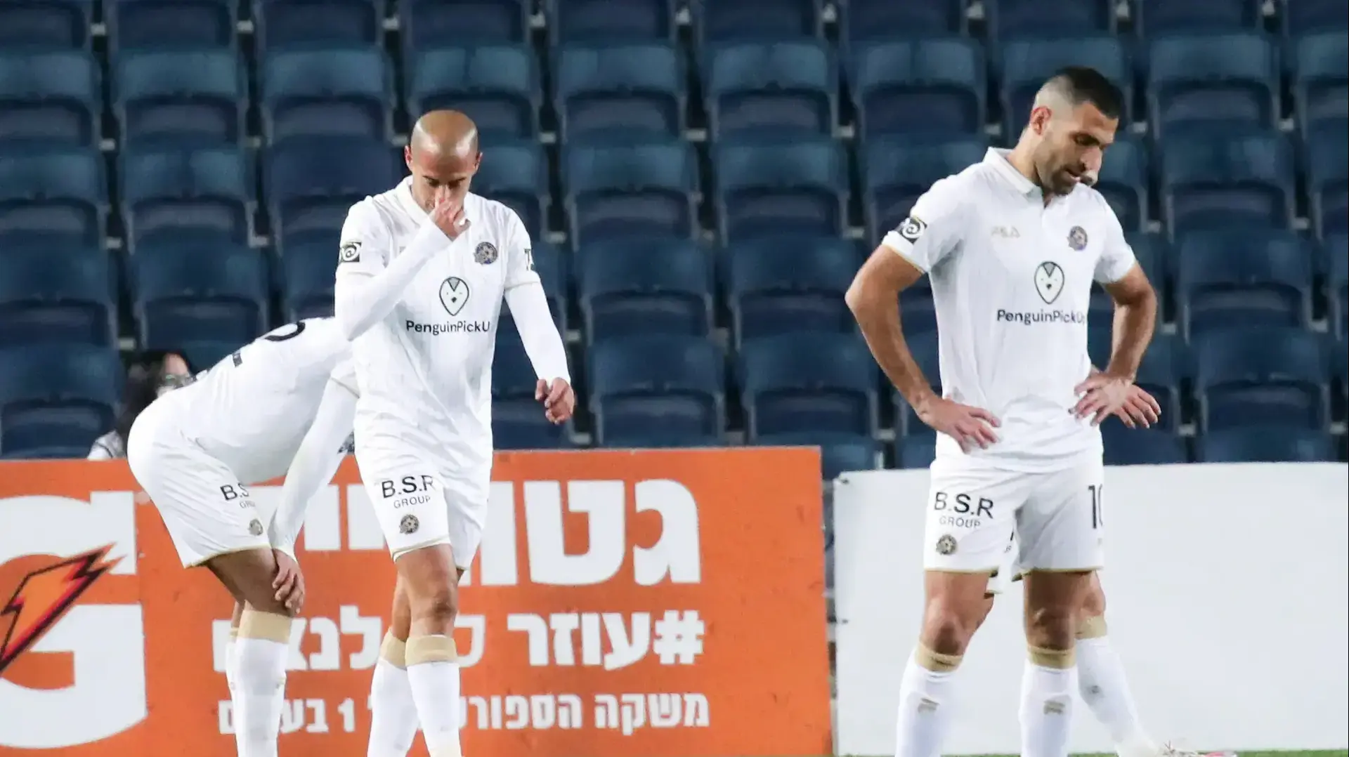 טל בן חיים שחקן מכבי תל אביב עם איתי שכטר