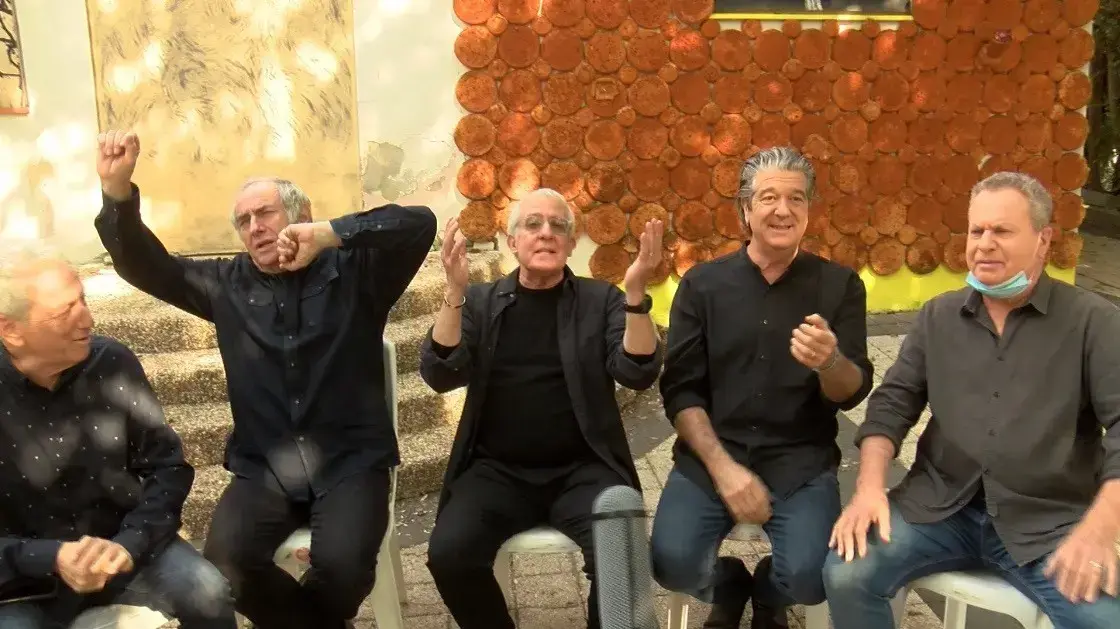 ריאיון של שגיא בן נון עם חמשת כוכבי "זהו זה" - גידי גוב, שלמה בראבא, מוני מושונוב, דבל'ה גליקמן ואבי קושניר, בעקבות הוצאת שיר מקורי לראשונה מזה כ-30 שנה. ינואר 2021