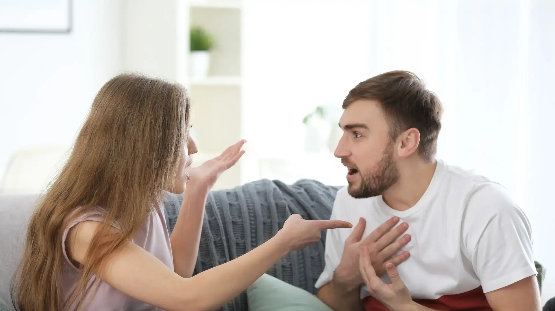 בני זוג מתווכחים