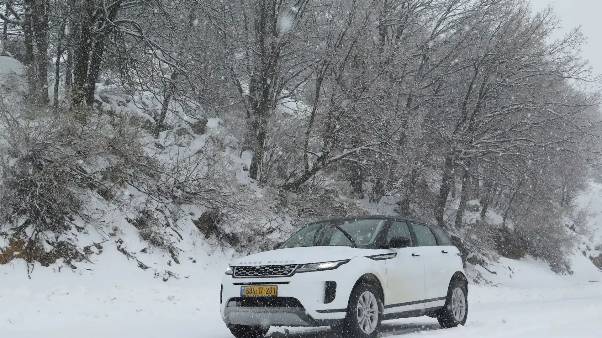 מבחן דרך: לנד רובר איווק PHEV