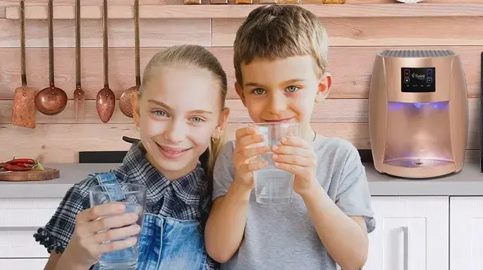 ילדים שותים מים מספיריט בר טאצ'