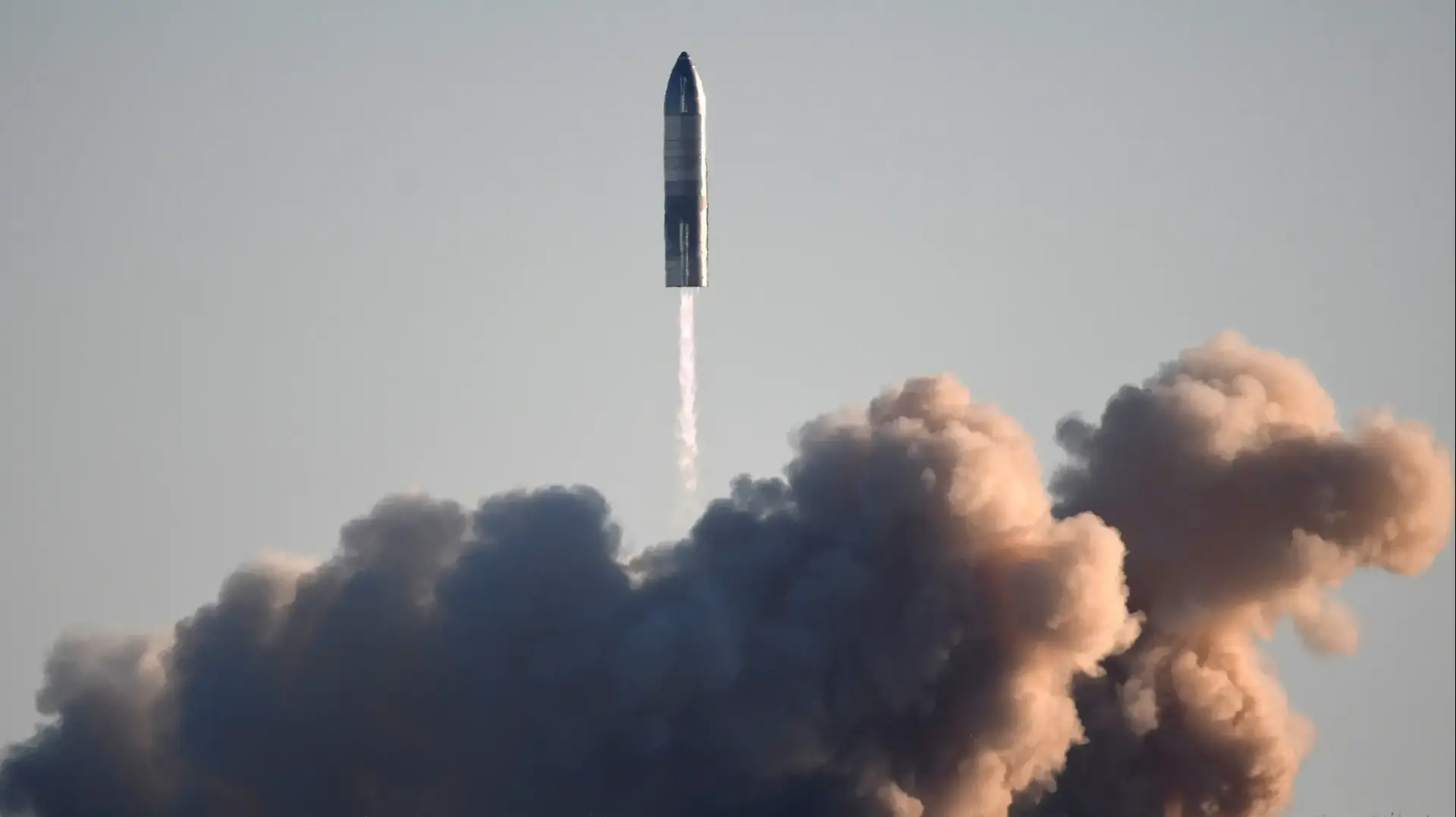 חללית של SpaceX ממריאה בניסוי בטקסס, ארצות הברית. 2 בפברואר 2021