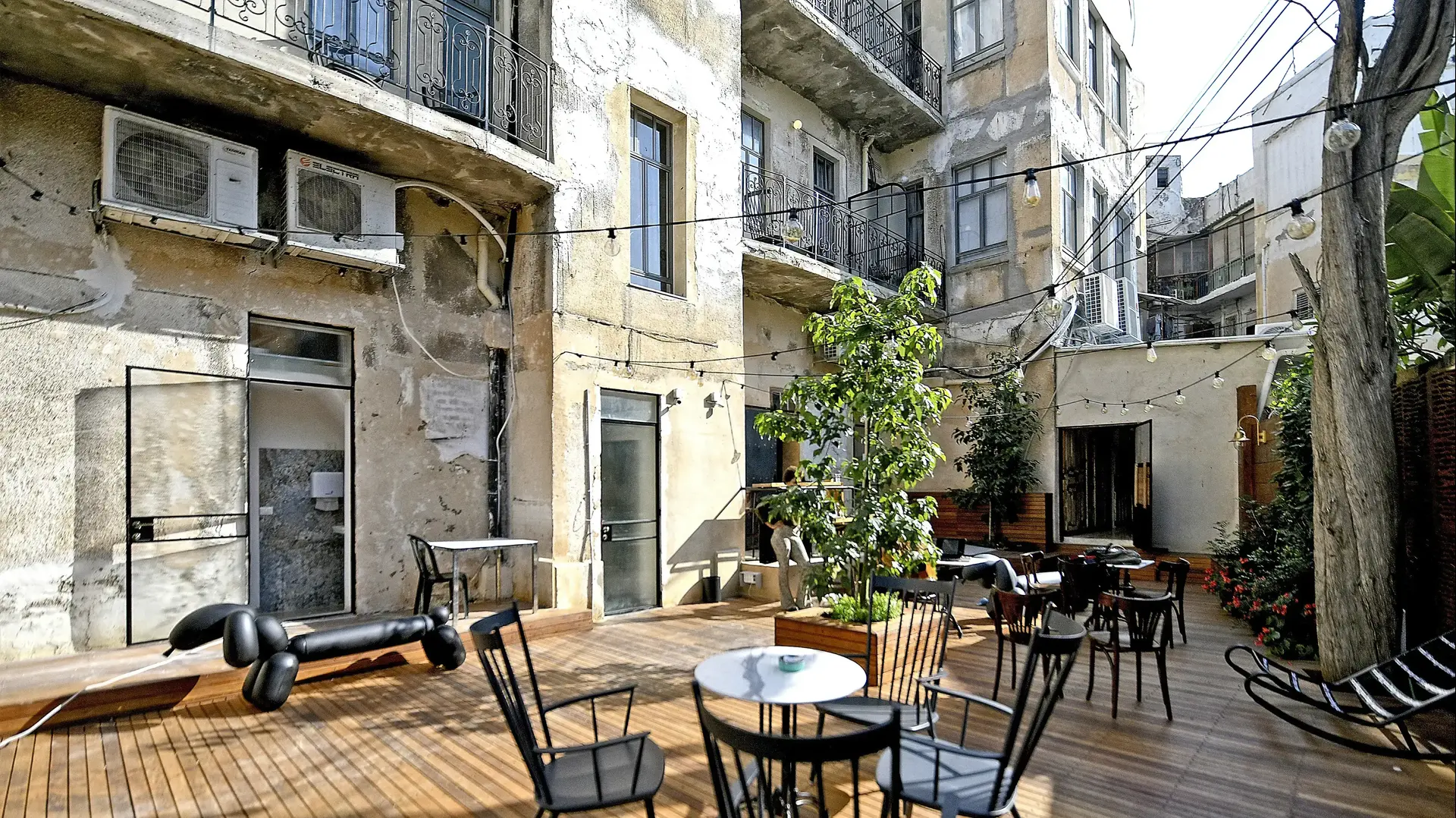 קפה אסמבלאז', תל אביב