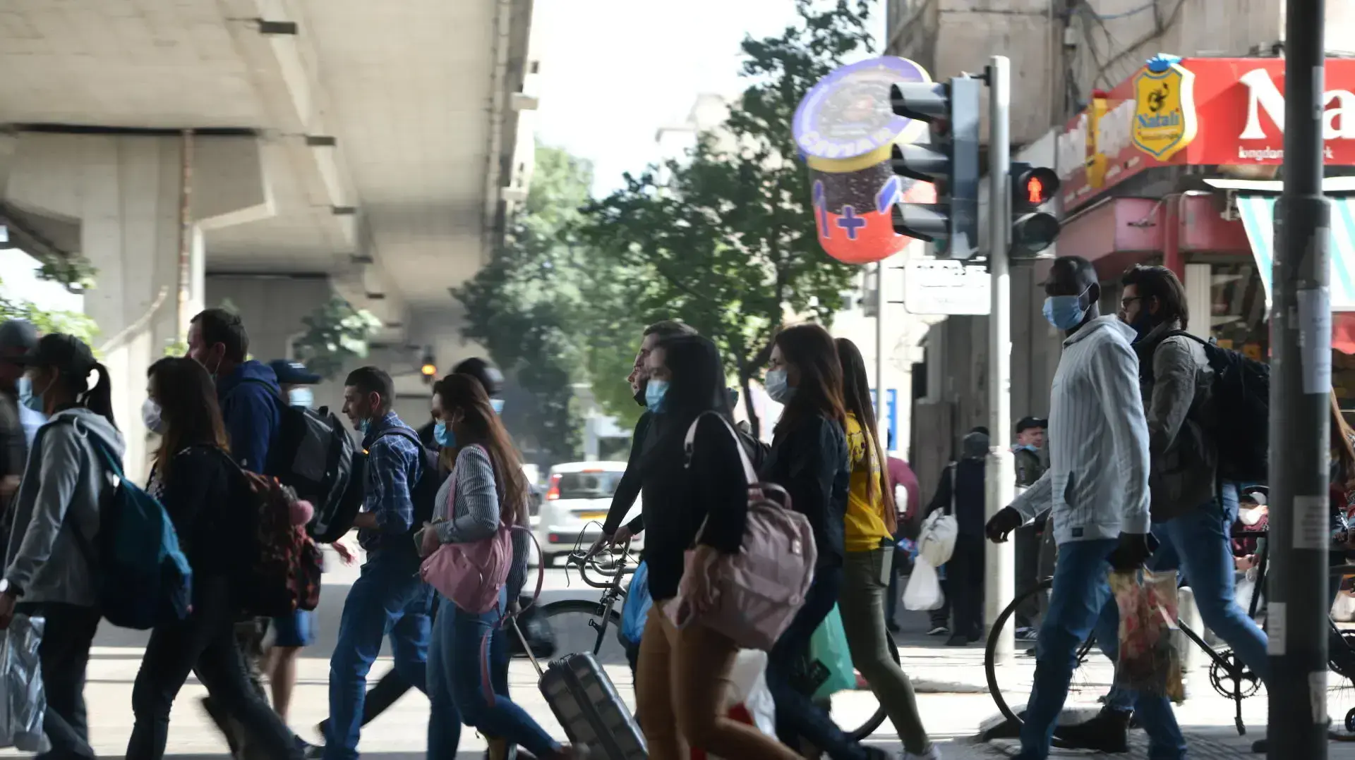 עובדים זרים בתחנה המרכזית בתל אביב