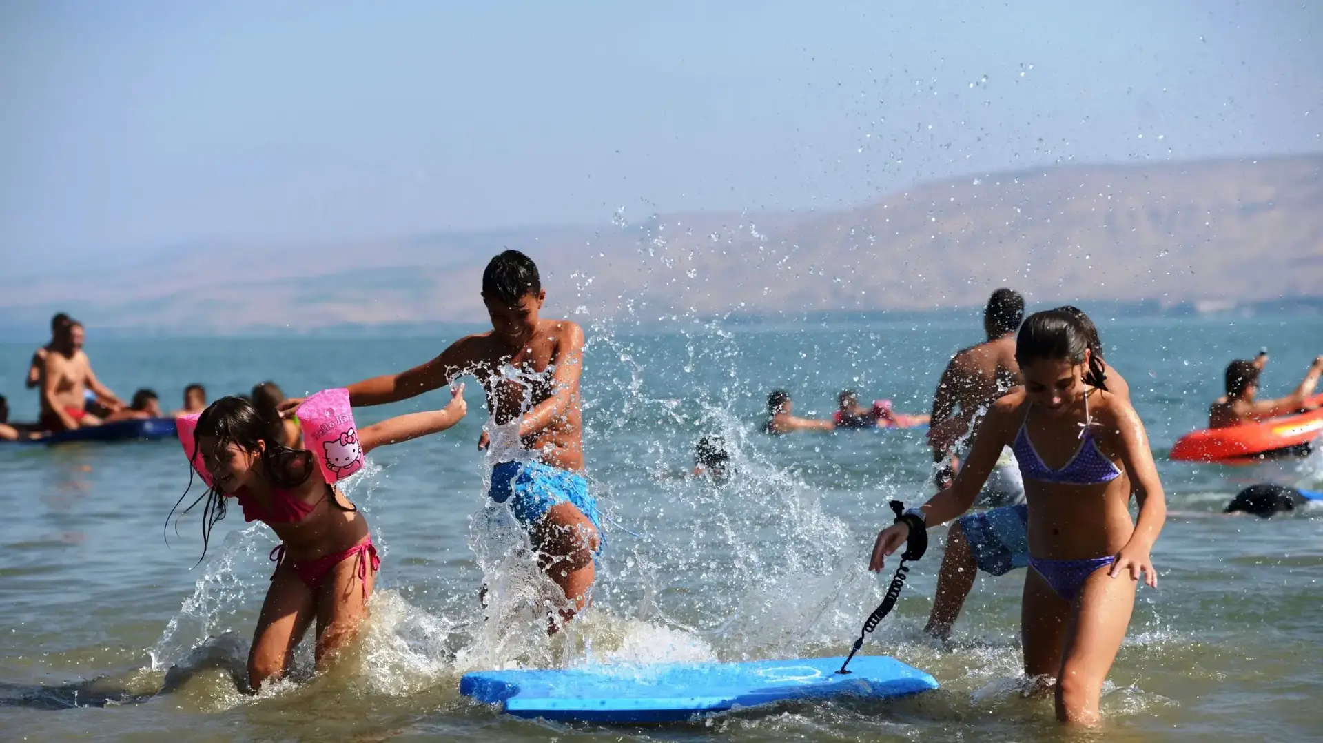 מבלים בחופי כינרת