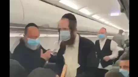משפחה חרדית הורדה מטיסה בגלל מסכה
