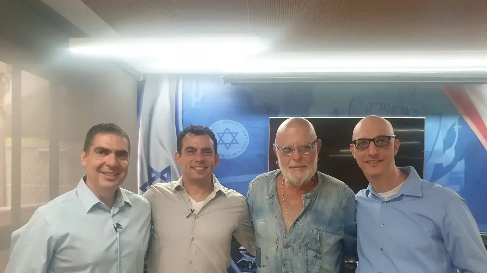 בתמונה צוות אנבידיה ישראל עם אריק סיני: גדעון רוזנברג, מנהל משאבי אנוש, עמית קריג, סמנכ"ל בכיר פיתוח תוכנה ואמיר פרשר, סמנכ"ל בכיר לעסקים.