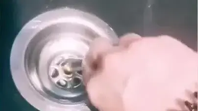 הלכלוך שמתחבא בפתח הניקוז של הכיור