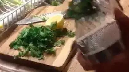 טריק קיצוץ עשבי בישול