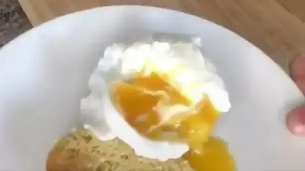 ביצה עלומה במיקרוגל