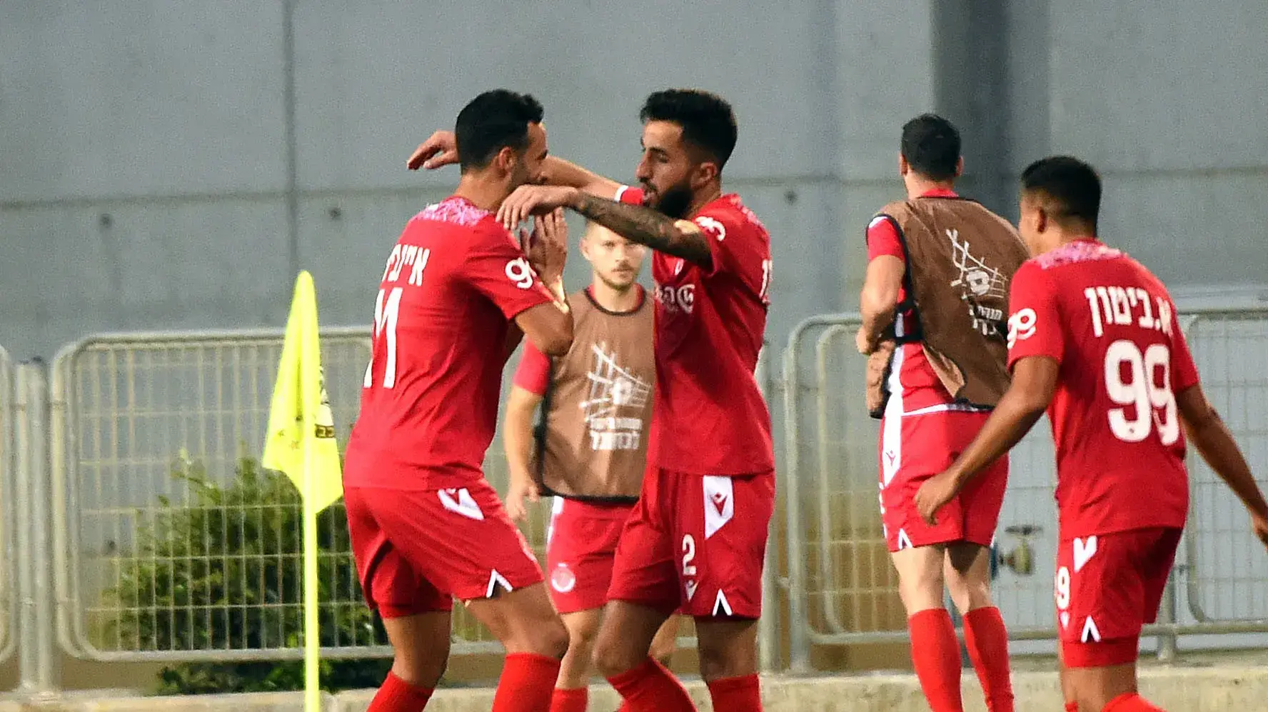 שחקני הפועל תל אביב בן ביטון, דן איינבינדר