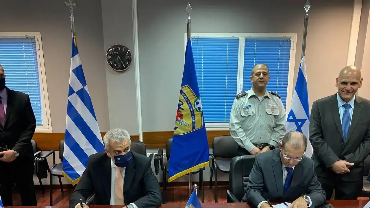 חתימת עסקה ביטחונית בין משרדי הביטחון של ישראל ויוון להקמה ותפעול של מרכז בינלאומי לאימוני טיסה לחיל האוויר היווני, ע"י חברת 'אלביט מערכות'