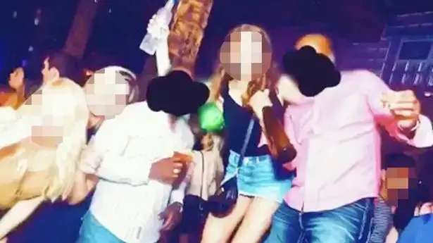תמונה של גבר ממועדון שהובילה לגירושים