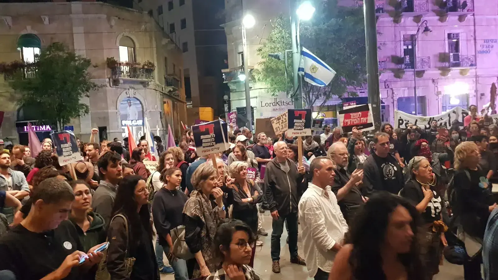 הפגנת ארגוני שמאל ו"שלום עכשיו" בכיכר ציון, ירושלים, 24 באפריל 2021