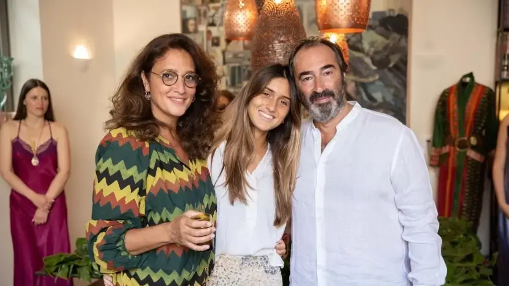 יונתן, אינדיאה ואלכסנדרה אבראמצי’ק