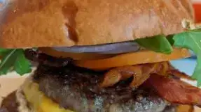300, המבורגר של נחמה וחצי, תל אביב