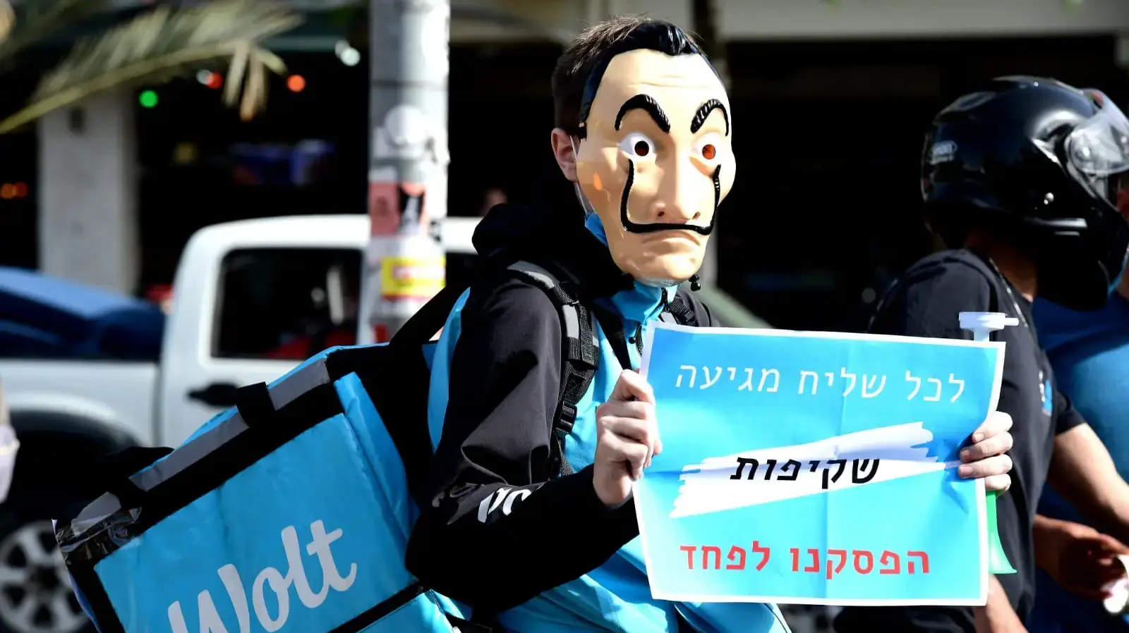 הפגנה | שליחי וולט בטענה שהחברה משלמת לעובדים לא חוקיים ב״שחור״. כיכר רבין, ת"א, 6 במאי 2021