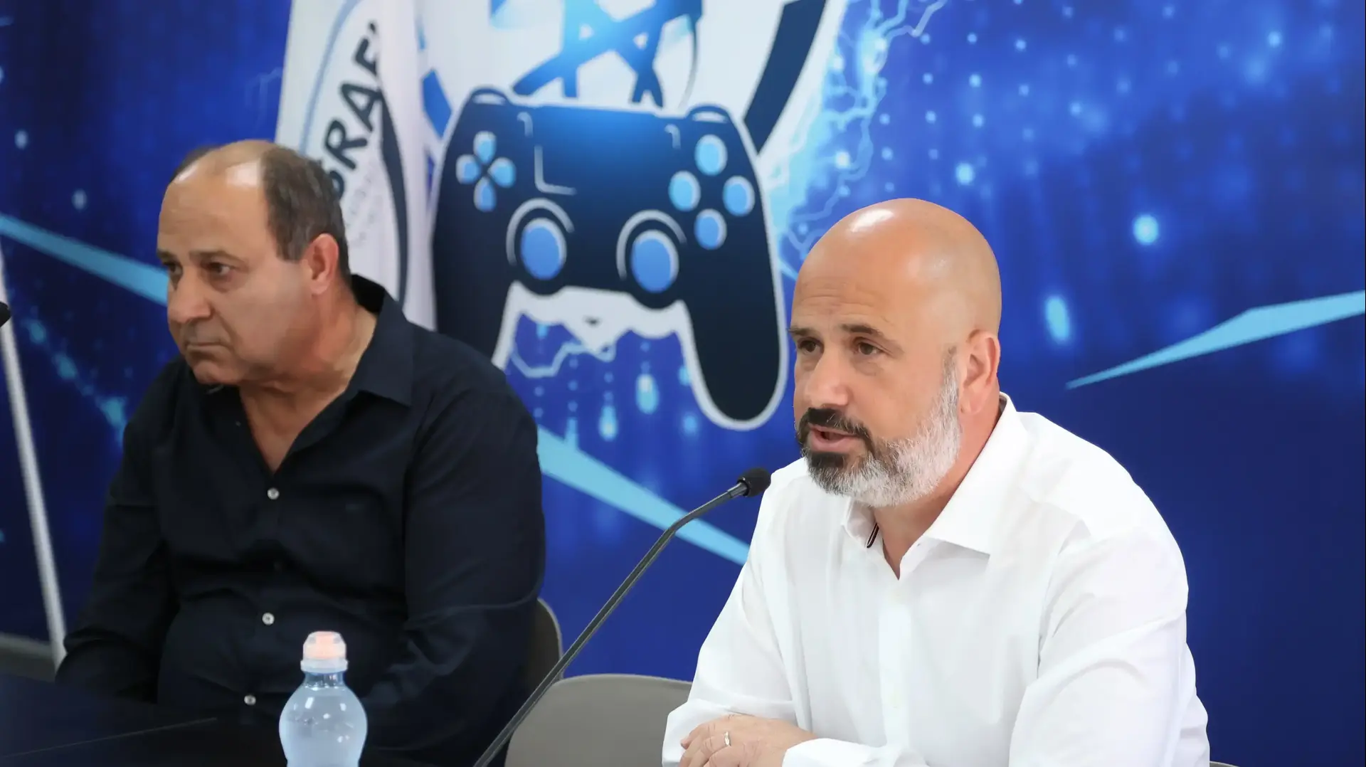 אורן חסון יושב ראש ההתאחדות לכדורגל עם מוחמד אבו יונס