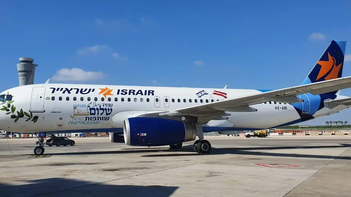טיסת ישראייר לווינה עם דגל אוסטריה