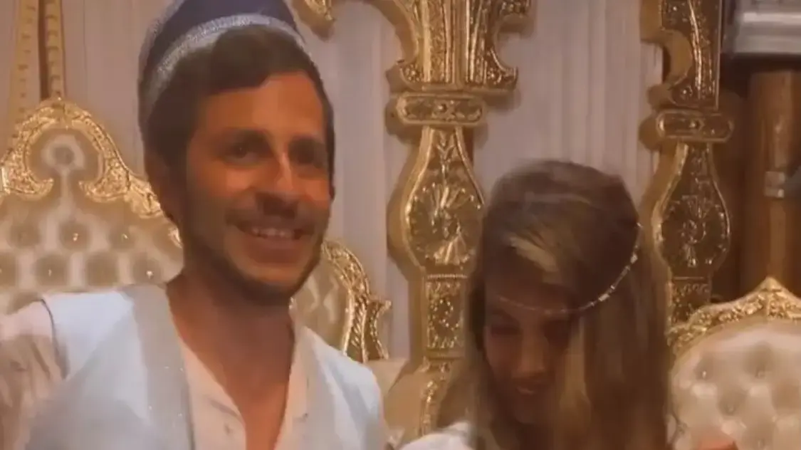 גלעד שליט חוגג בחינה לפני החתונה