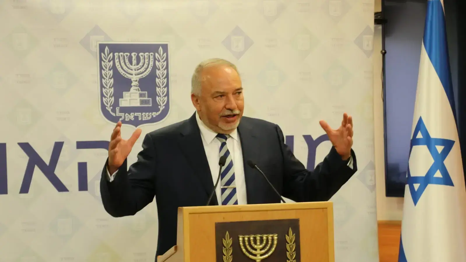 שר האוצר אביגדור ליברמן במפגש ראשון עם הנהלת המשרד, 14 ביוני 2021 שר האוצר אביגדור ליברמן במפגש ראשון עם הנהלת המשרד, 14 ביוני 2021
