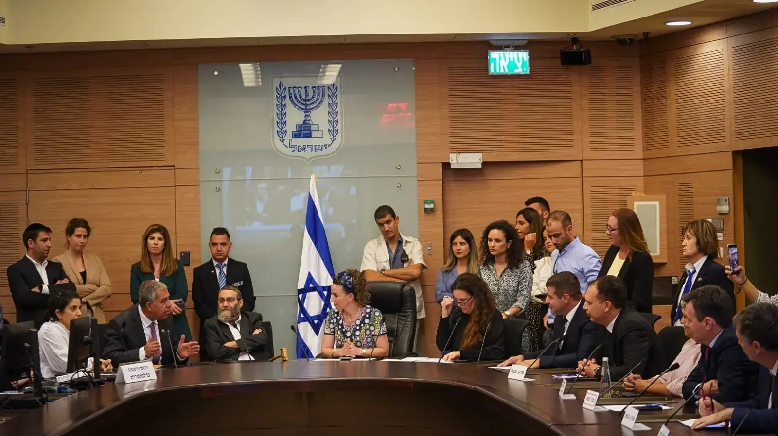 ועדת הכנסת בוחרת באלכס קושניר ומודה למשה גפני