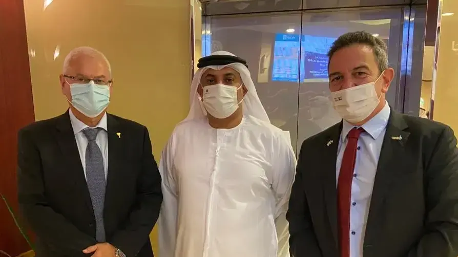ד"ר רון תומר נשיא התאחדות התעשיינים, 
מוחמד טחני מורסייד אל רומאיטי יו"ר לשכת המסחר של אבו דאבי, שמוליק שטרנשוס מנכ"ל קבוצת מולטילוק
