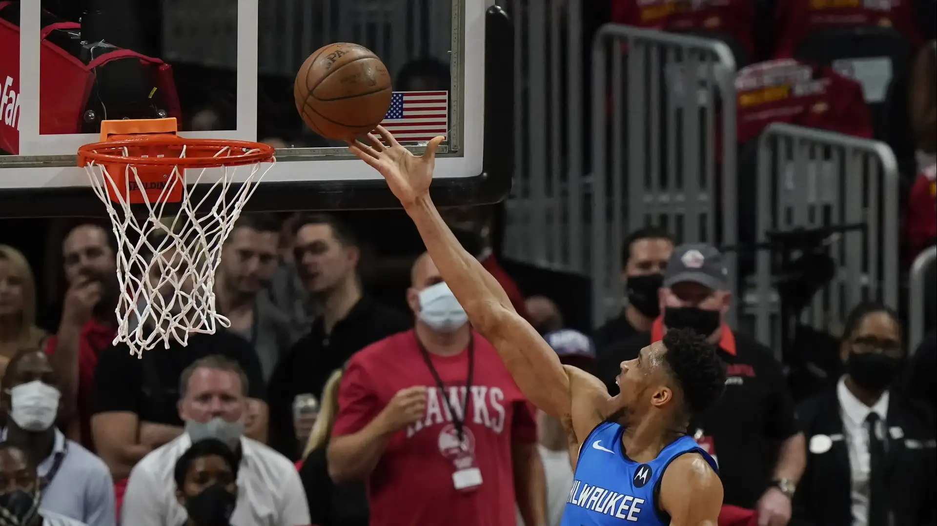 יאניס אנטטוקומפו, מילווקי באקס מול אטלנטה הוקס