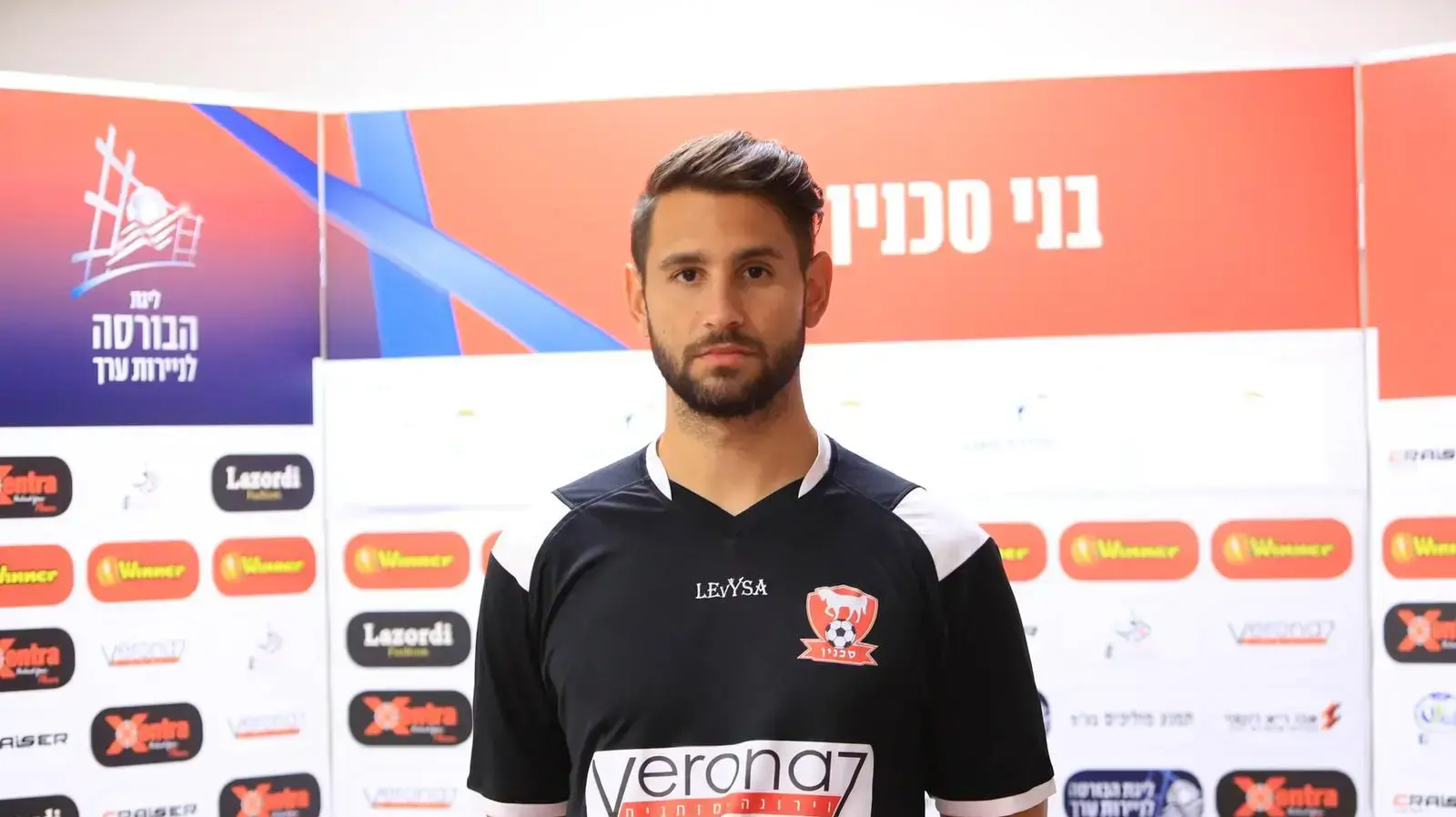 שחקן בני סכנין אנתוני וארן