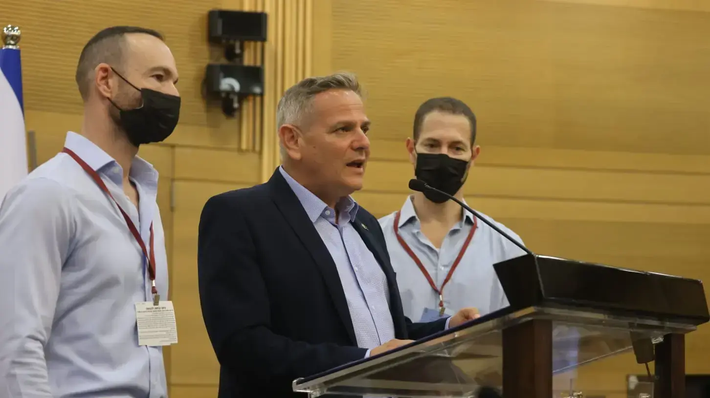 שר הבריאות ניצן הורוביץ במסיבת עיתונאים בכנסת בנושא חוק הפונדקאות 11 ביולי 2021