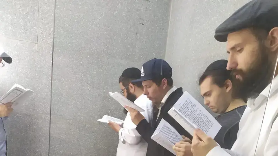 יהודים בציונו של ר' לוי יצחק