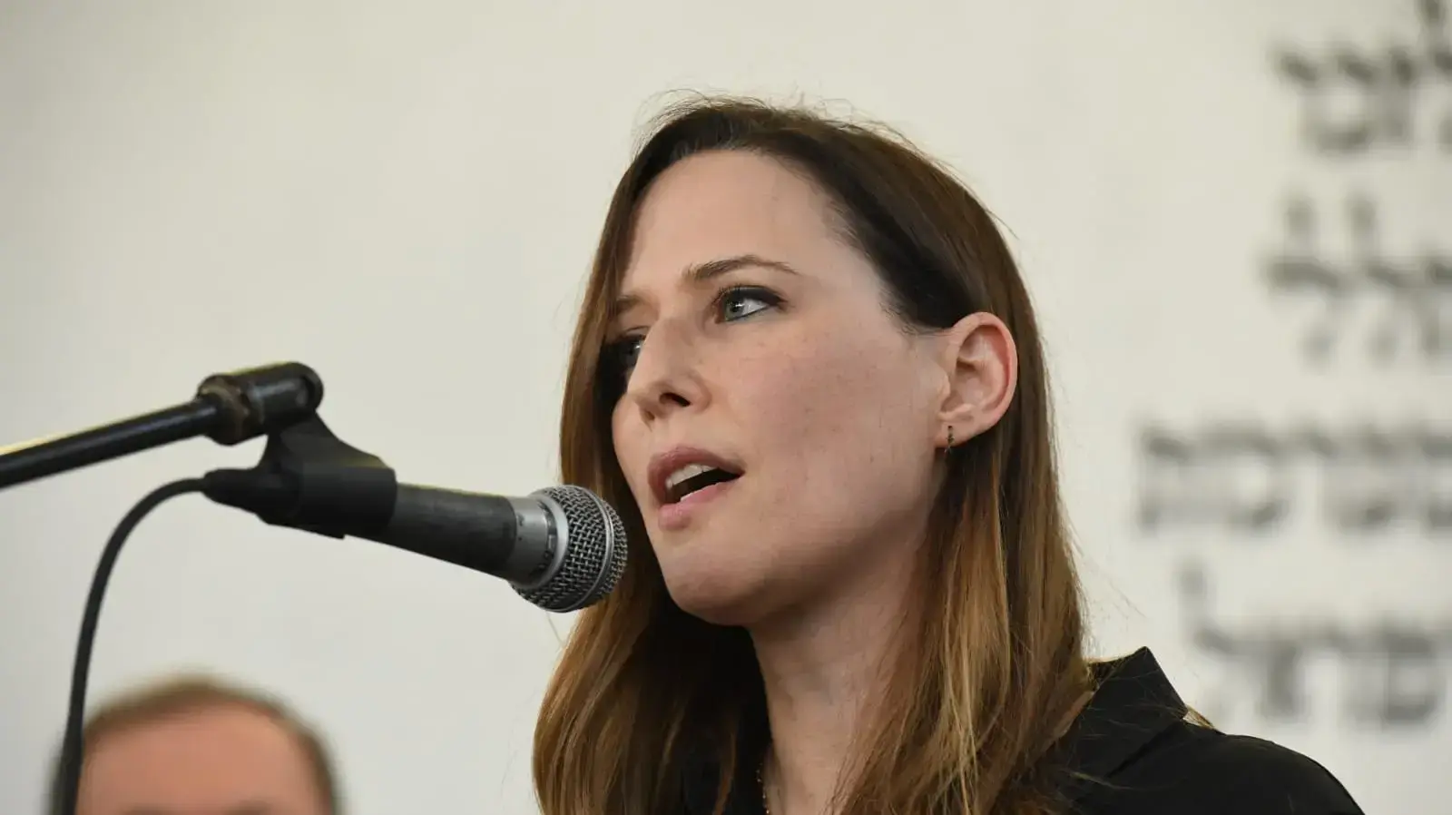 יונית לוי בהלווית רוני דניאל, בית העלמין קריית שאול