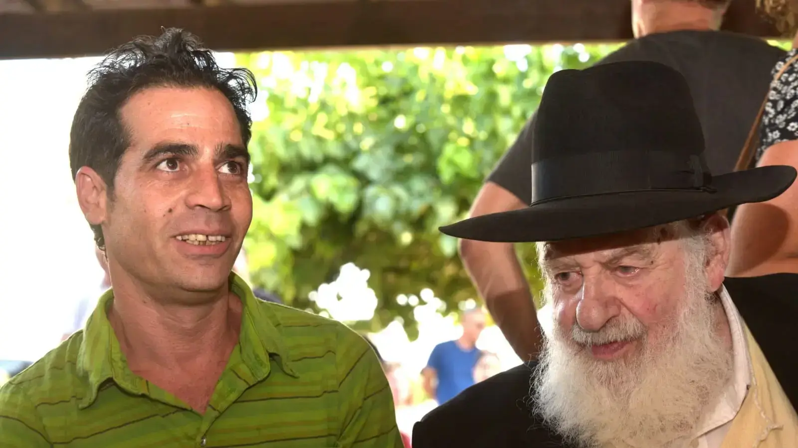אורי זוהר ואביב גפן בהלוויתו של צבי שיסל, יולי 2021