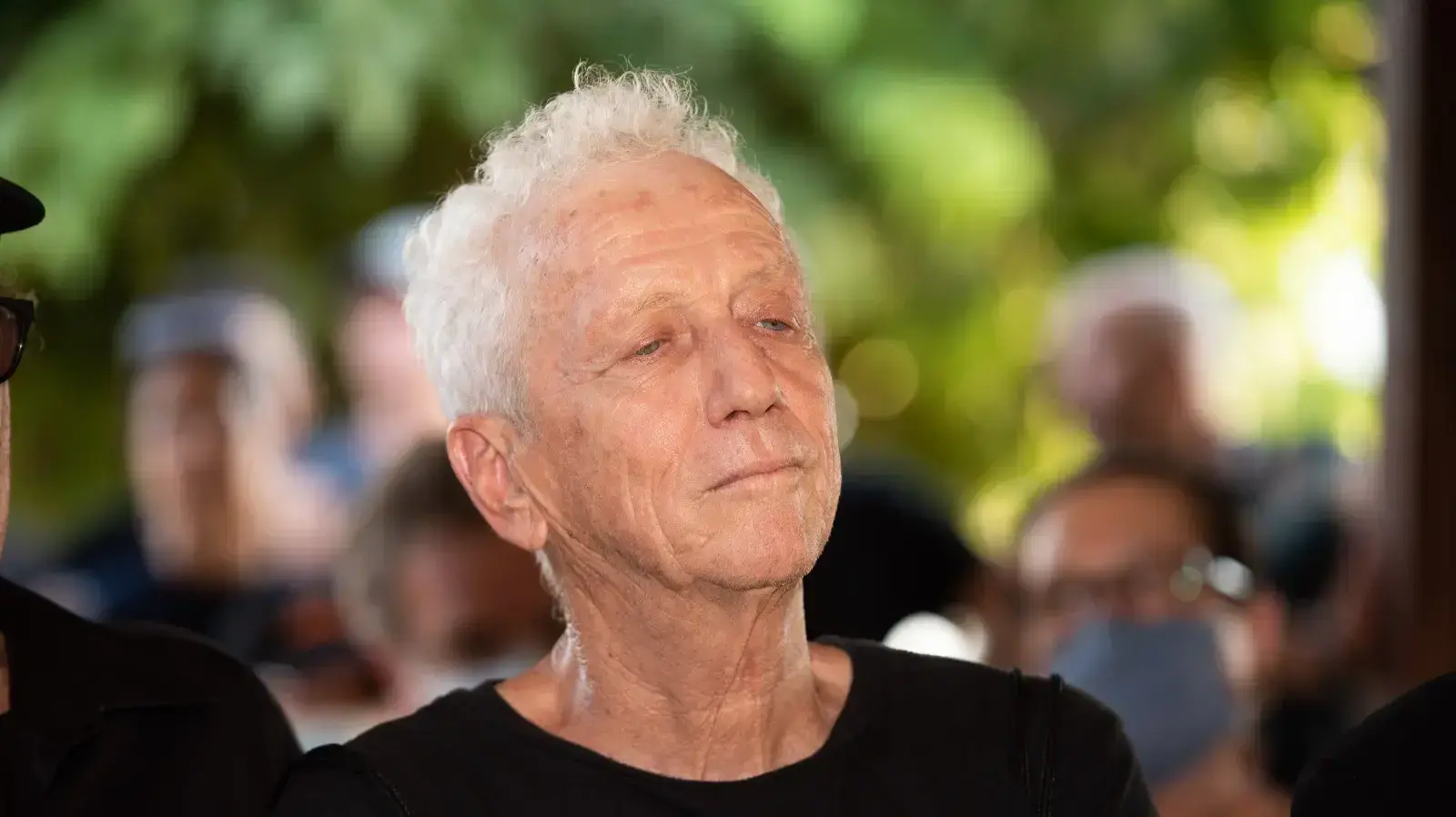 מוי מושונוב בהלוויתו של צבי שיסל, יולי 2021