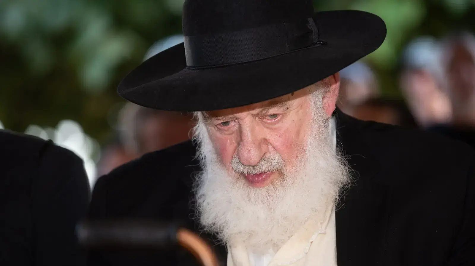 אורי זוהר בהלוויתו של צבי שיסל, יולי 2021
