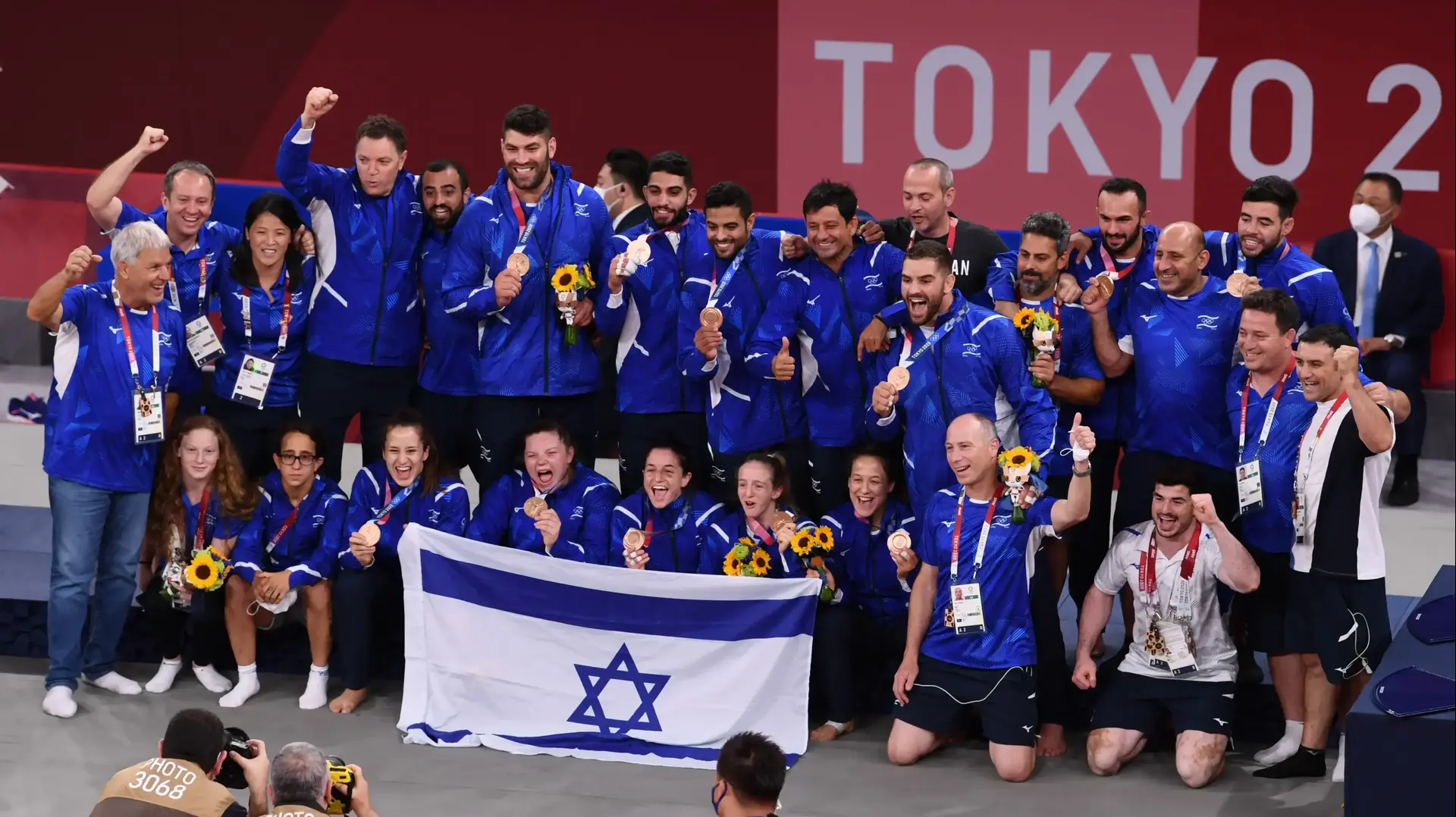 נבחרת ישראל בג'ודו חוגגת עם המדליות