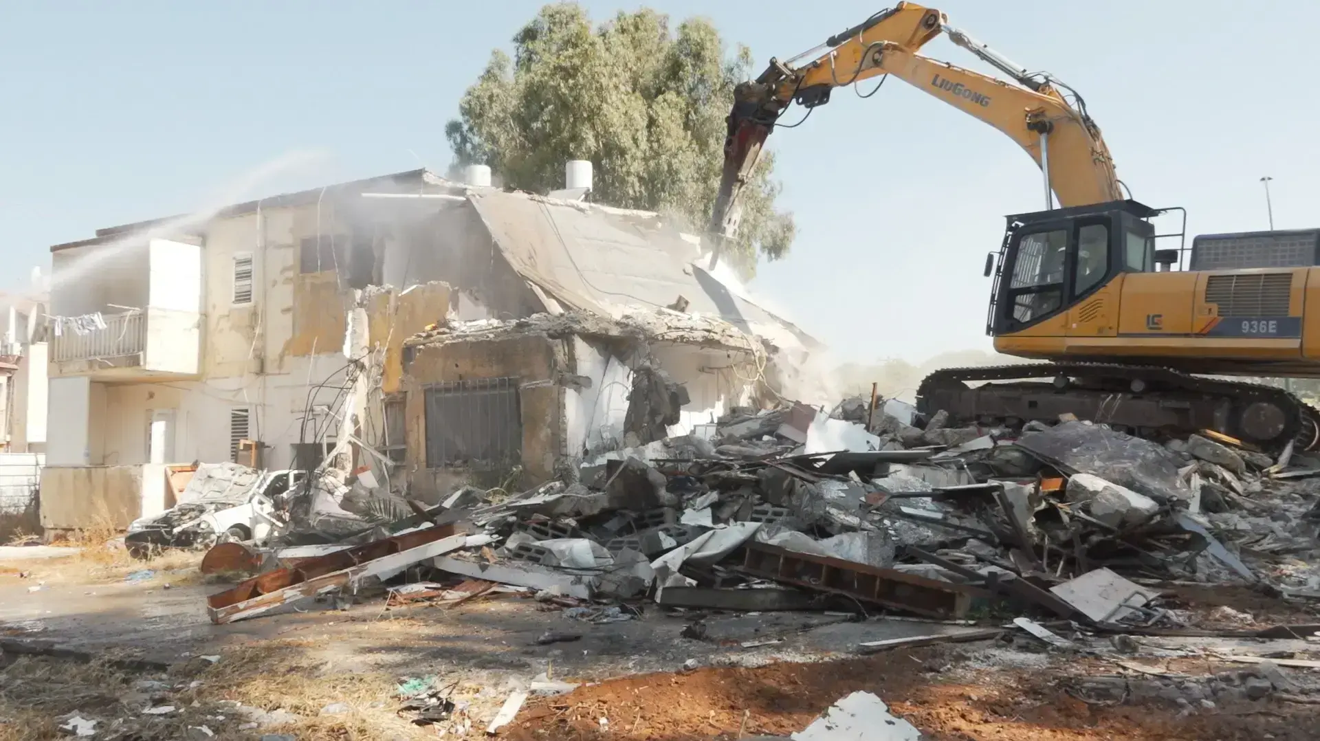 הריסת הבניינים במסגרת פרויקט פינוי בינוי על שפת האגם ברמת גן