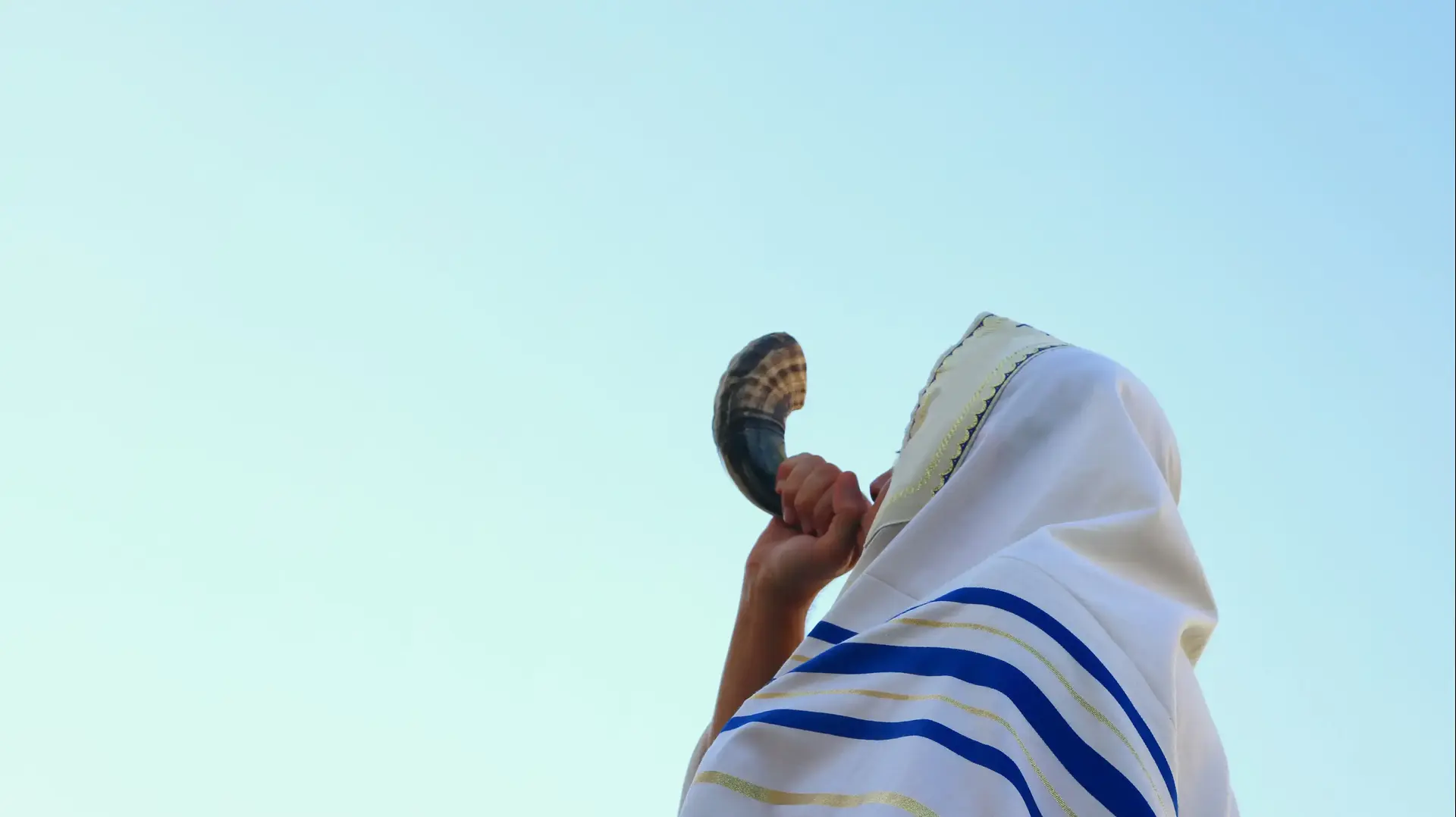 יהודי תוקע בשופר