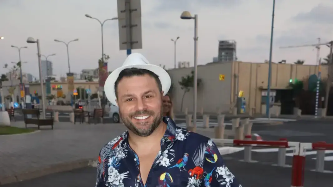 טילטיל הרמת כוסית רשת 13