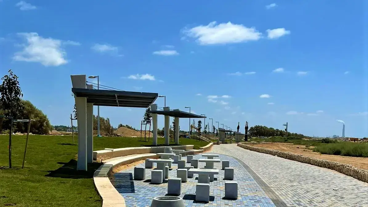 טיילת הפנינה הכחולה בג'יסר א- זרקא