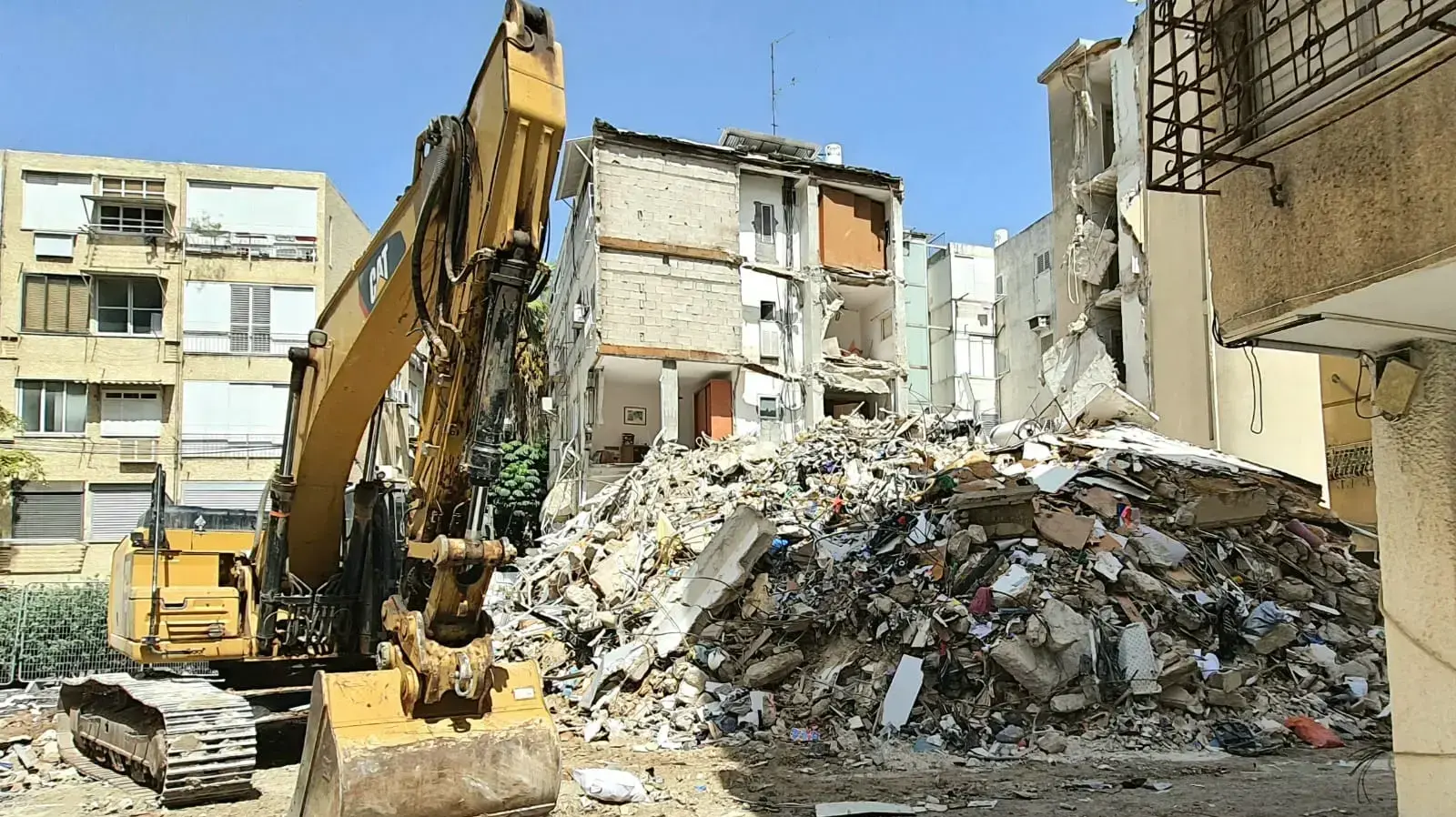זירת קריסת בניין שפונה מדייריו, רחוב סרלין חולון, 13 בספטמבר 2021