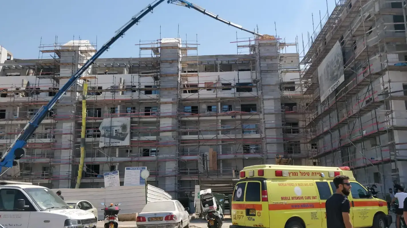 אתר בנייה בקרית אונו בו נהרג פועל. 17 בספטמבר 2021.