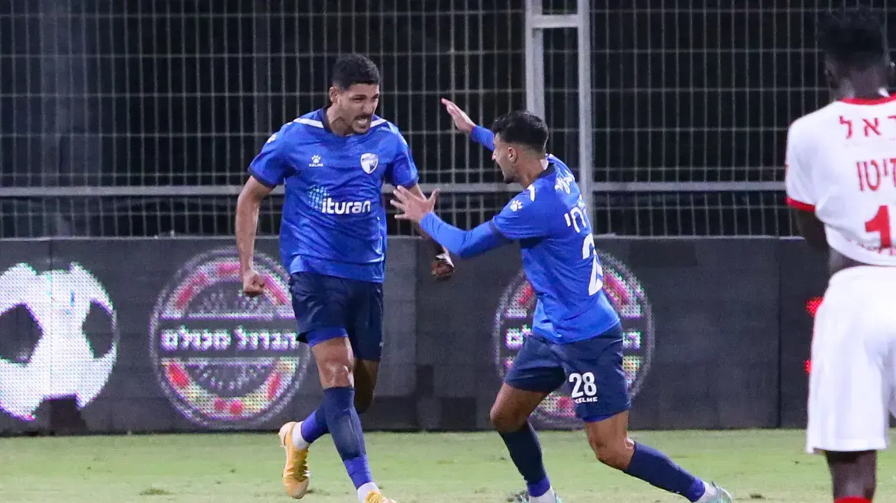 שחקן עירוני קרית שמונה עאיד חבשי חוגג שער